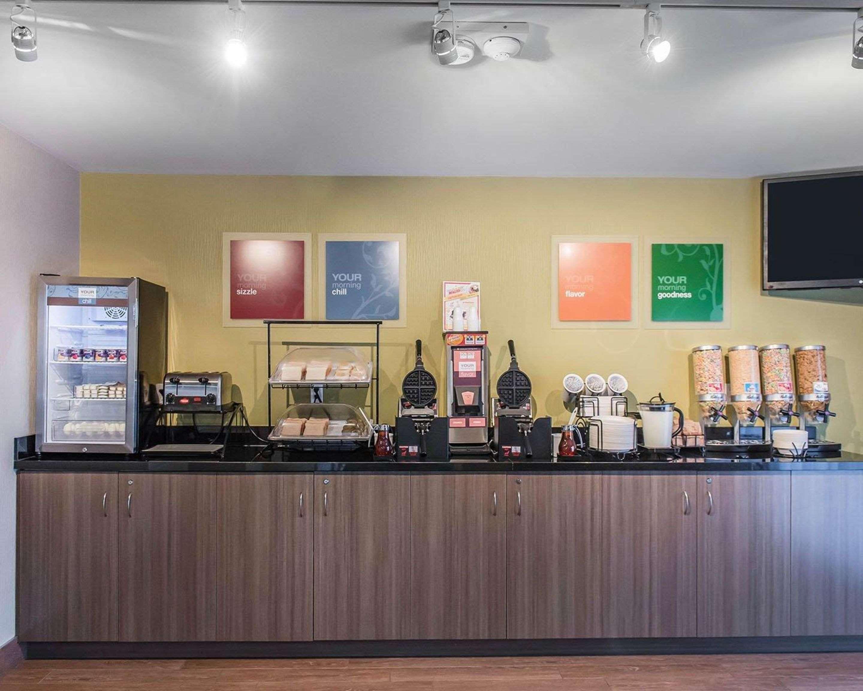 彭布罗克康福特茵酒店 外观 照片
